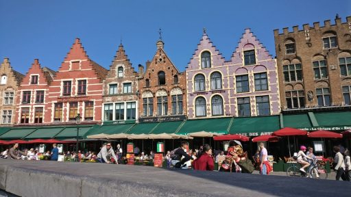 Fotografia de Brujas (Bélgica) con turistas