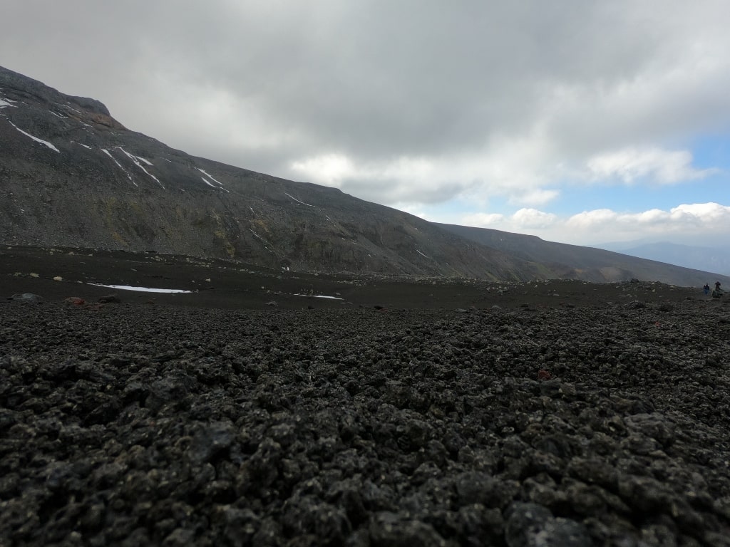 Piedra volcánica en el camino Glaciar pichillancahue
