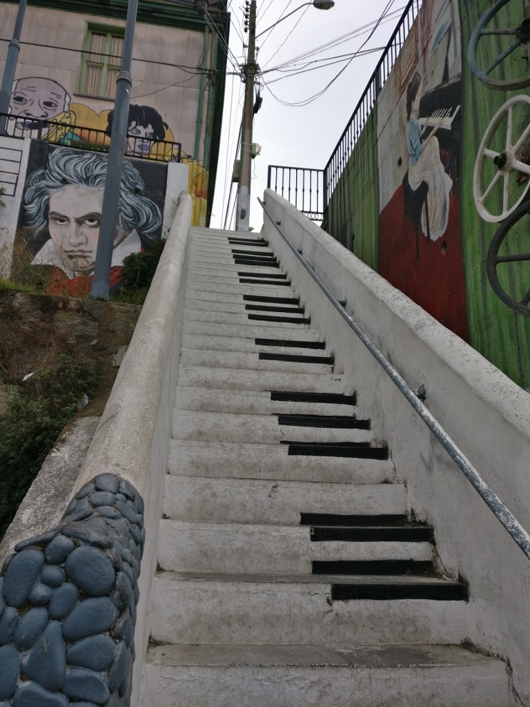 Escaleras piano en Valparaiso
